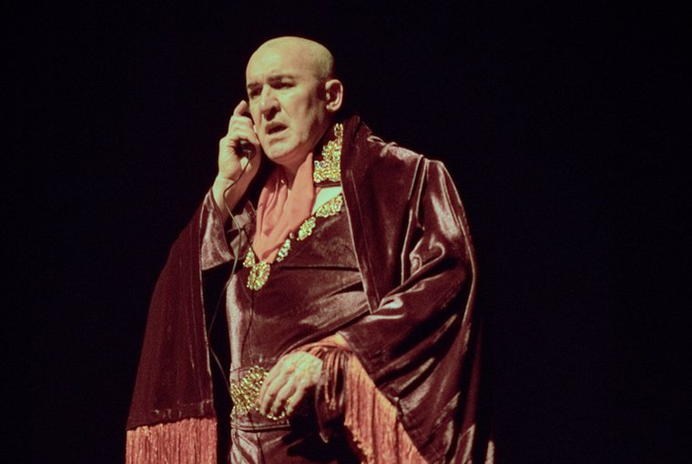 Pat Kinevane in KING