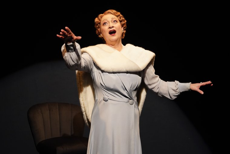 Lucy Stevens in GERTRUDE LAWRENCE: A LOVELY WAY TO SPEND AN EVENING