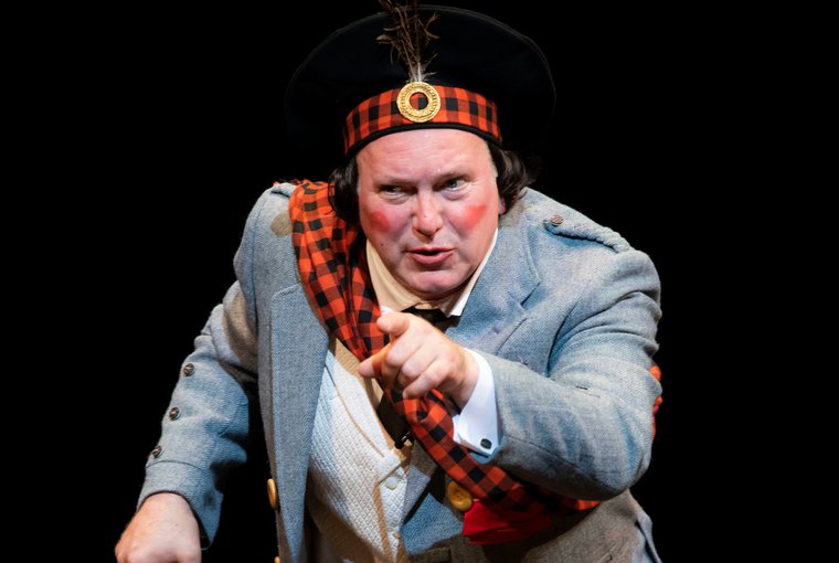 Jamie MacDougall in LAUDER: SCOTLAND'S KILTED KING OF BROADWAY
