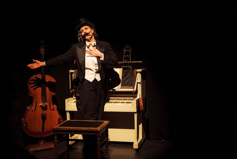 Stephanie Baird in DREADFUL EPISODES