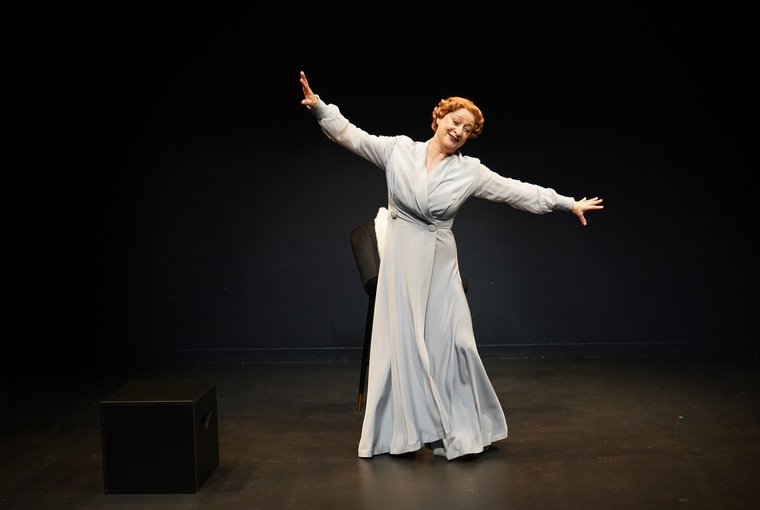 Lucy Stevens in GERTRUDE LAWRENCE: A LOVELY WAY TO SPEND AN EVENING