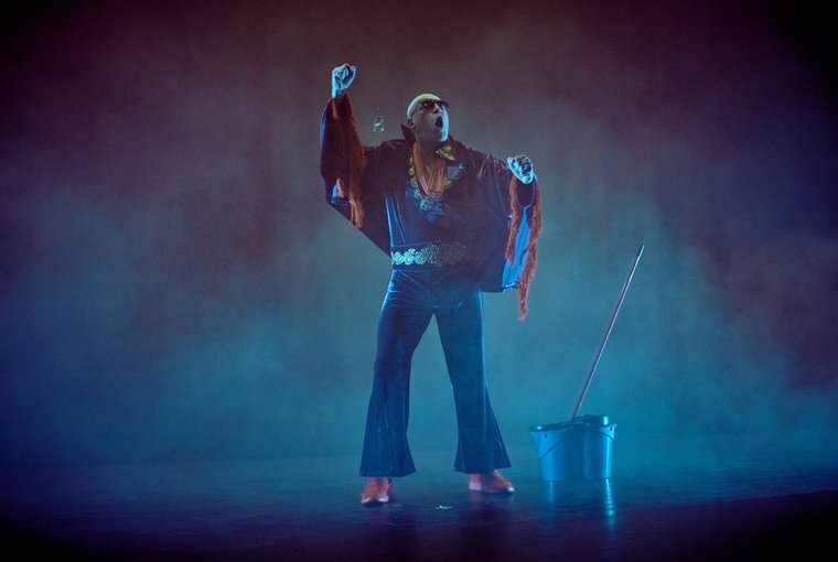 Pat Kinevane in KING