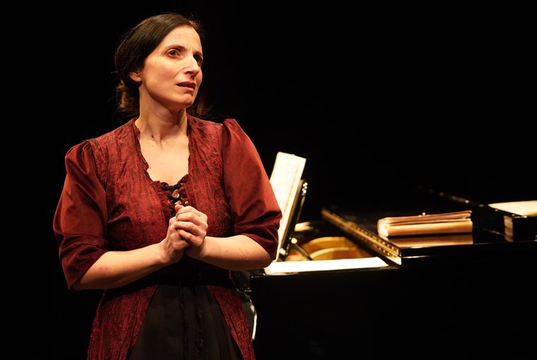 Elena Mazzon in CLARA: SEX, LOVE AND CLASSICAL MUSIC