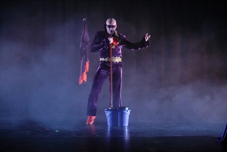 Pat Kinevane in KING