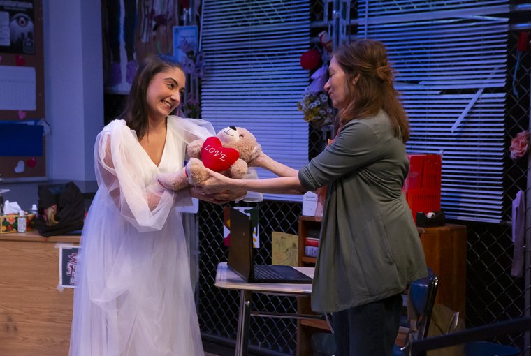 Kleo Mitrokostas and Annabelle Gurwitch in ROOM 1214