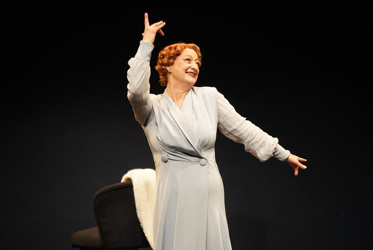 Lucy Stevens in GERTRUDE LAWRENCE: A LOVELY WAY TO SPEND AN EVENING