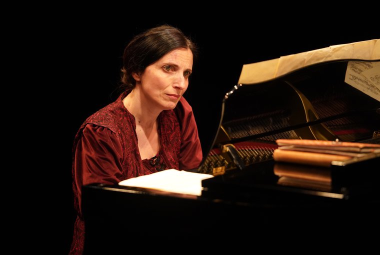 Elena Mazzon in CLARA: SEX, LOVE AND CLASSICAL MUSIC