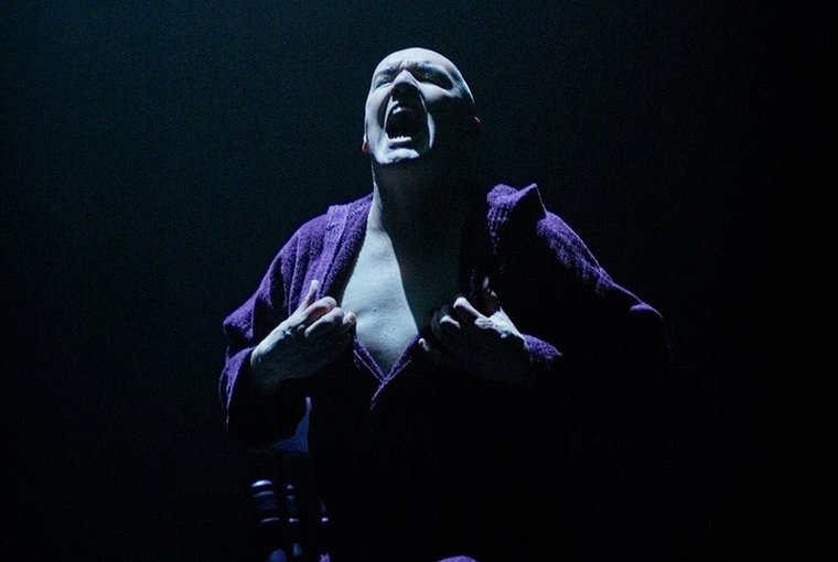 Pat Kinevane in KING