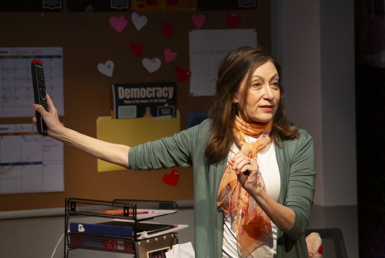 Annabelle Gurwitch in ROOM 1214