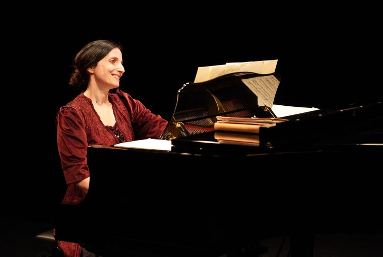 Elena Mazzon in CLARA: SEX, LOVE AND CLASSICAL MUSIC