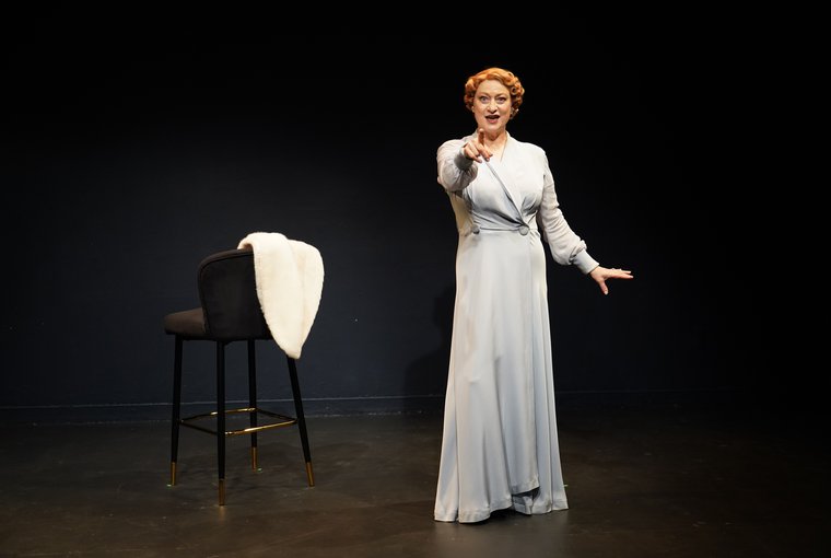 Lucy Stevens in GERTRUDE LAWRENCE: A LOVELY WAY TO SPEND AN EVENING