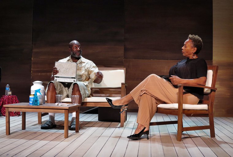 Tomike Ogugua and Leah Finnie in UNENTITLED